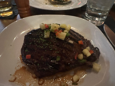 Cuts Steakhouse Sugarloaf