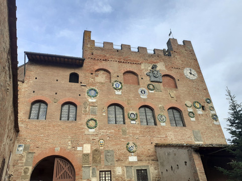 Palazzo Pretorio-切塔尔多必去景点