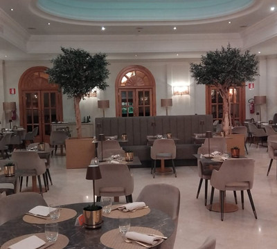 安巴西亚托里广场酒店主图