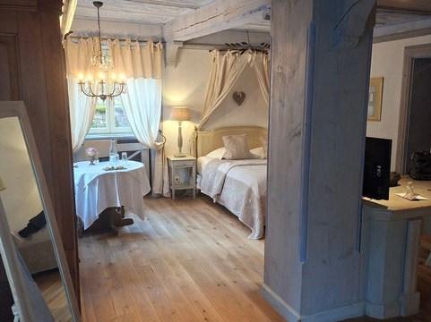 红磨坊酒店主图