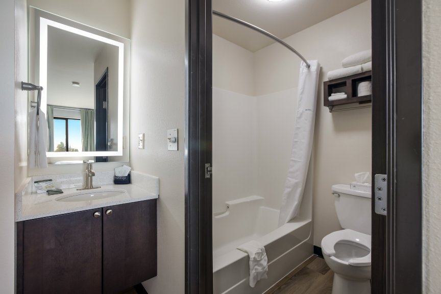 Super 8 by Wyndham West Yellowstone-浴室