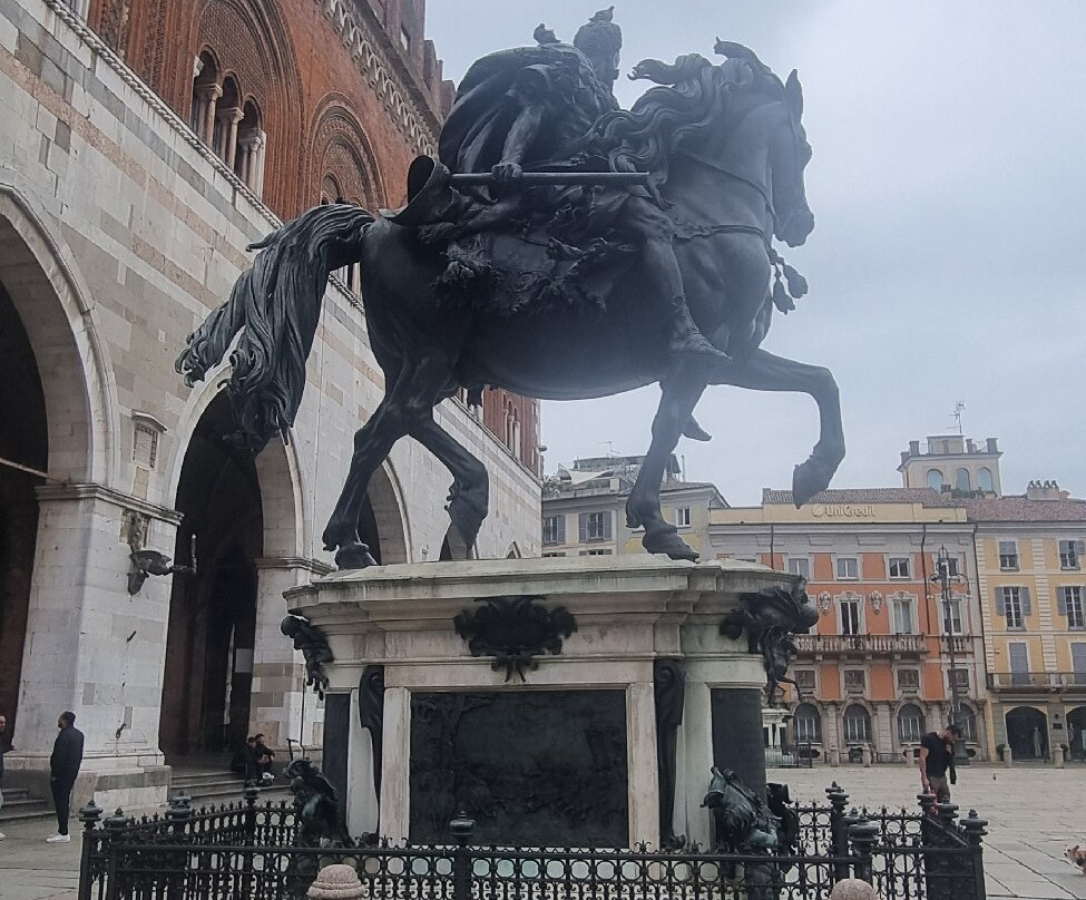 Piazza Cavalli-皮亚琴察必去景点