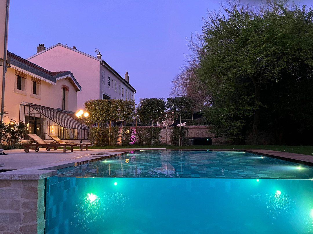Les Ecuries de Rigny, Suite haut de gamme avec jardin, jacuzzi et piscine