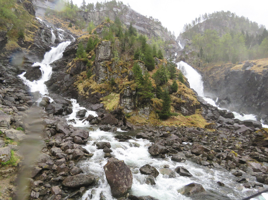 Låtefossen Waterfall-Skare必去景点