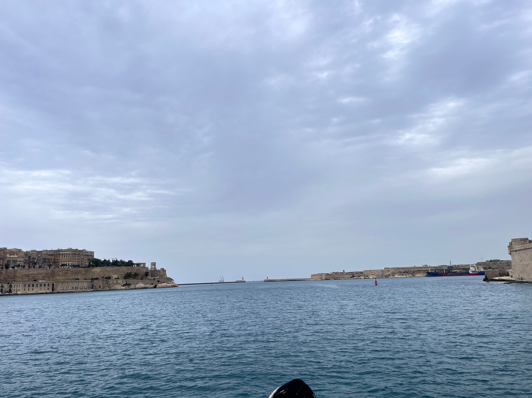 Valletta Ferry Services-斯利马必去景点