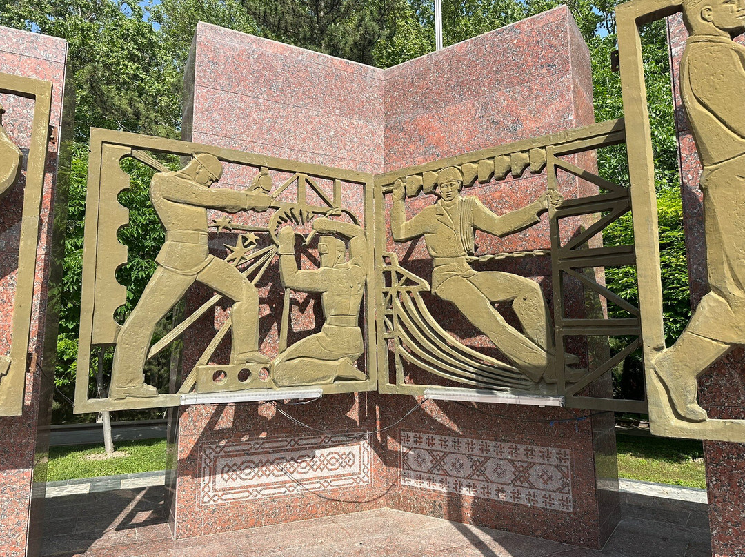 Courage Earthquake Memorial-塔什干必去景点