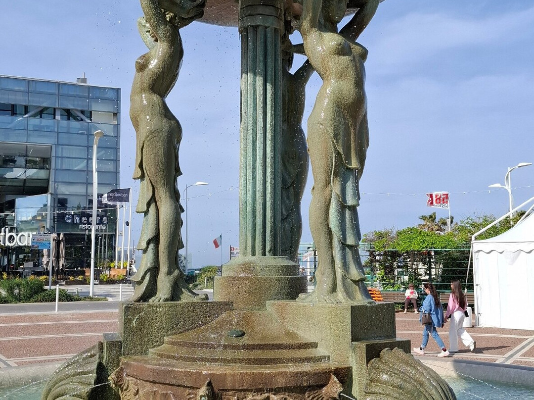 Fontana Delle Sirene-卡托利卡必去景点