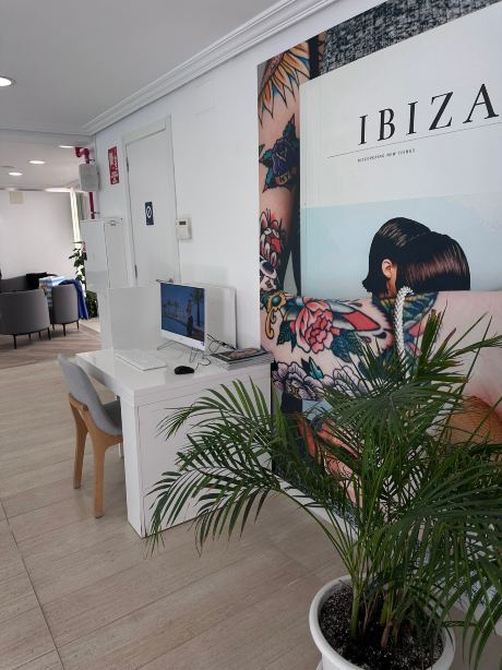 伊比萨普莱雅索尔酒店-限成人入住-旅行者