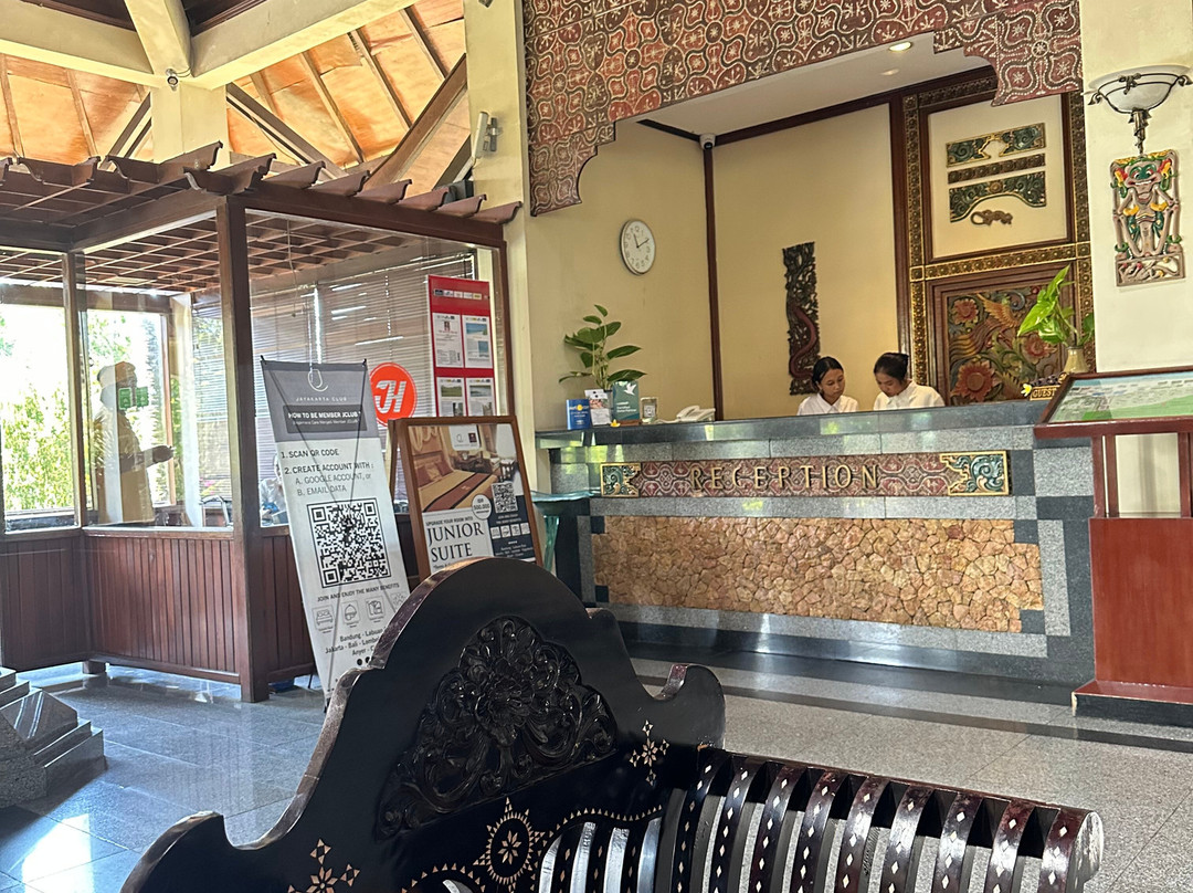 扎亚卡特龙目岛海滩饭店主图