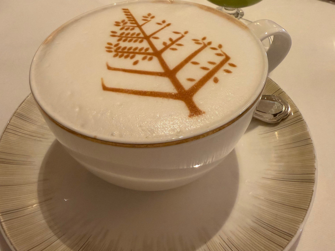 贝尔格日内瓦四季酒店主图