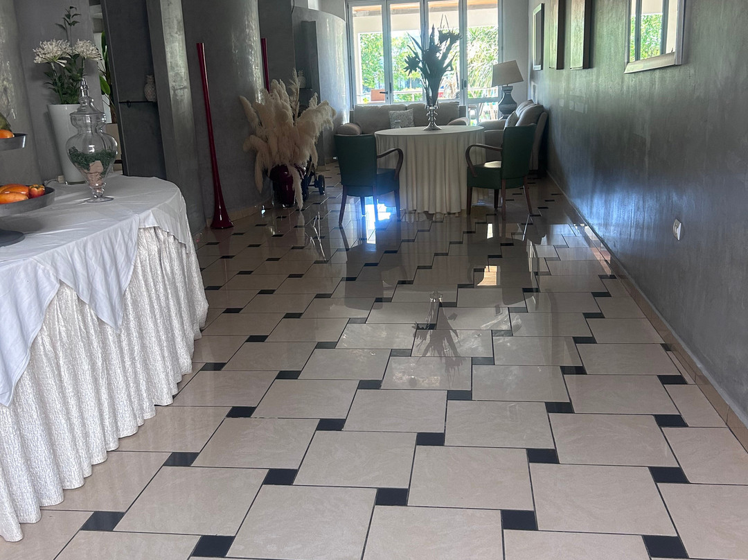 艾维利安阳光海洋酒店主图