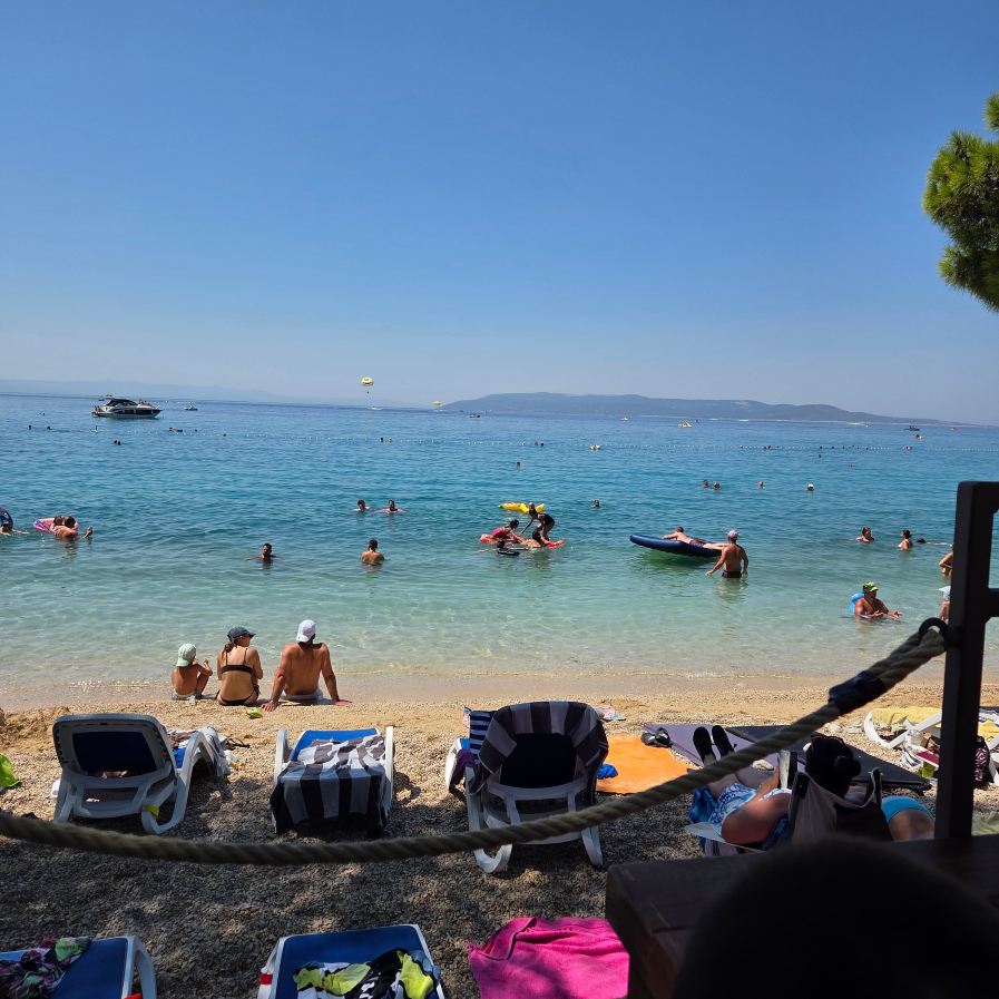 瓦拉马尔流星酒店-旅行者