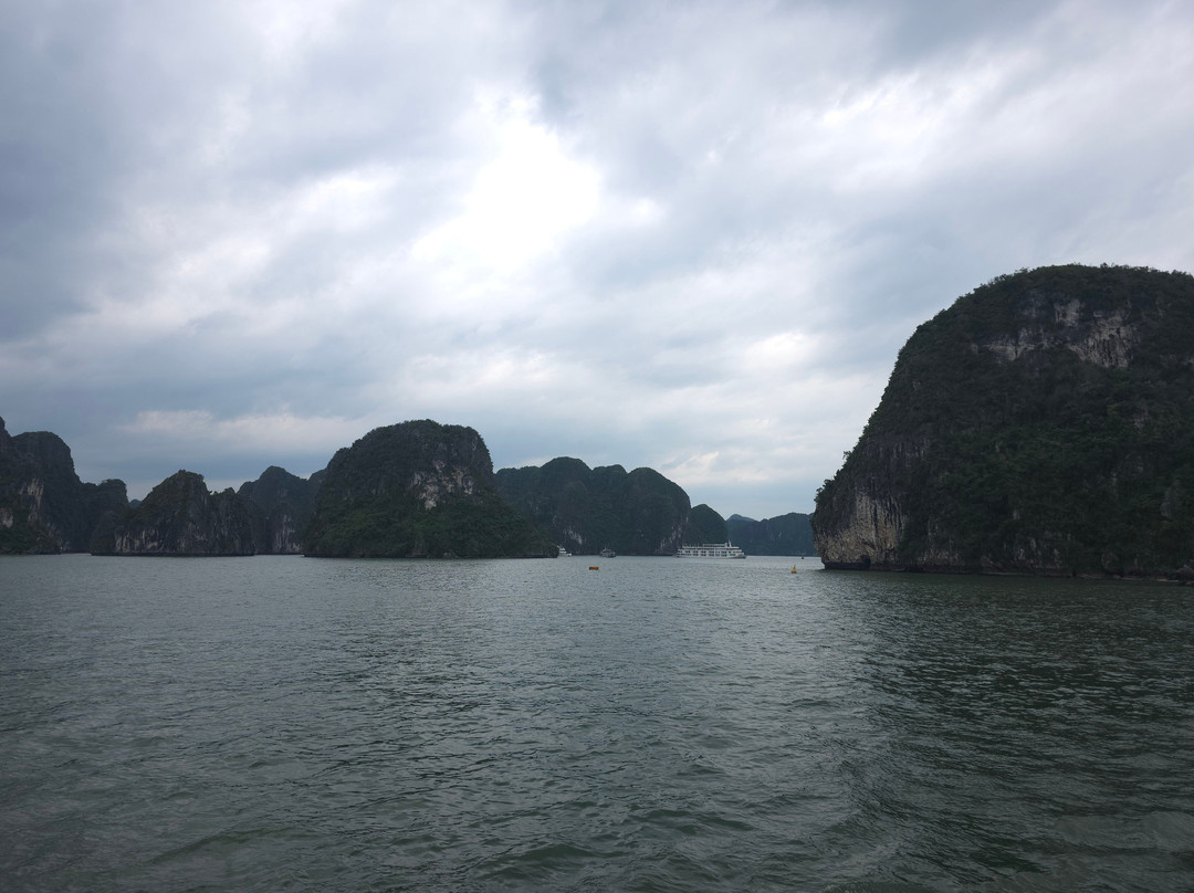 Victory Star Cruise-下龙湾必去景点
