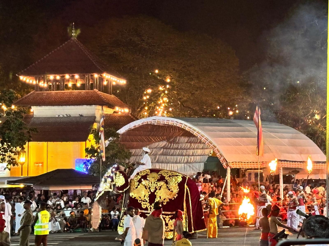 AroundCeylon Tours