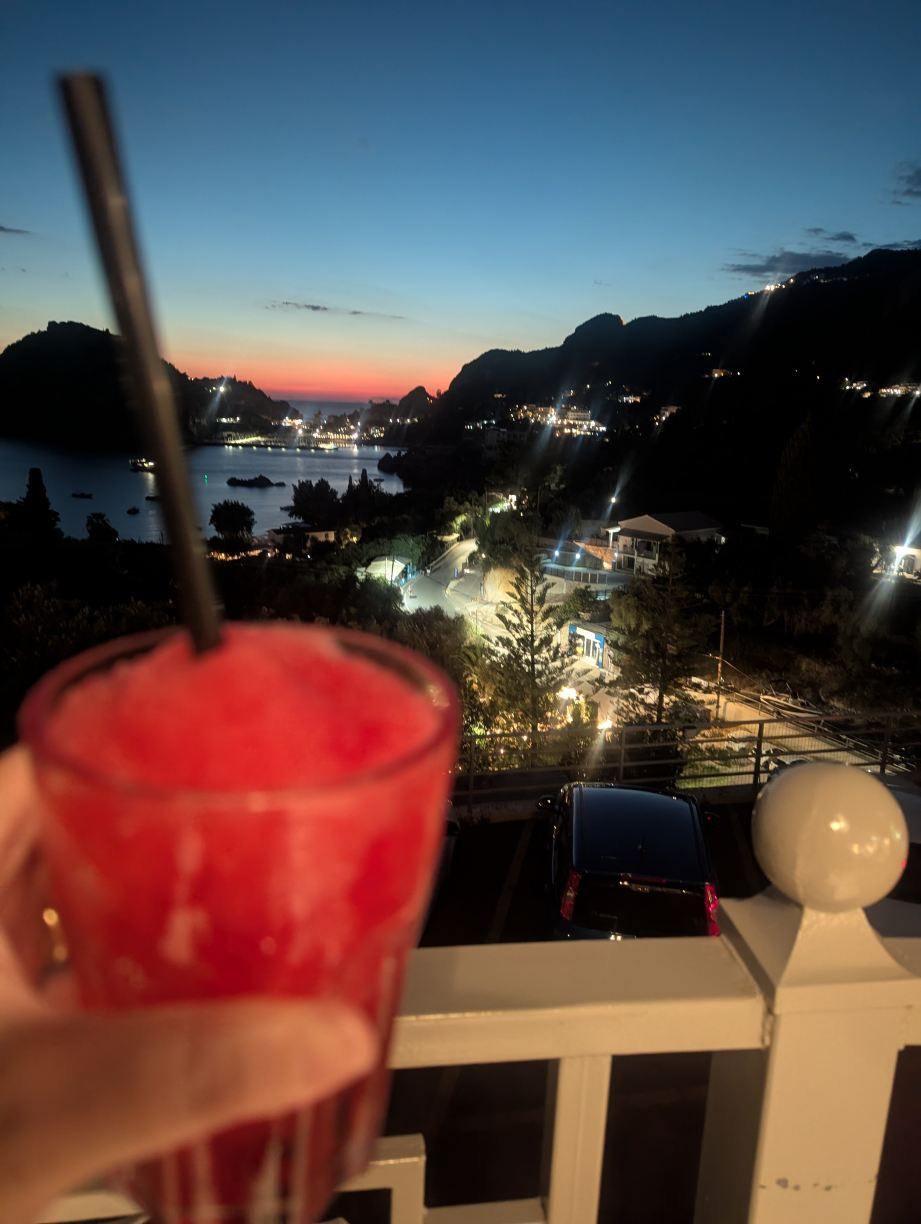 希尼克帕雷奥亚特诺维奥酒店-旅行者