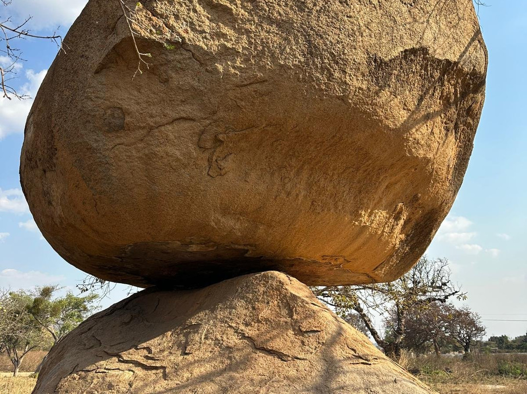 Balancing Rocks-哈拉雷必去景点