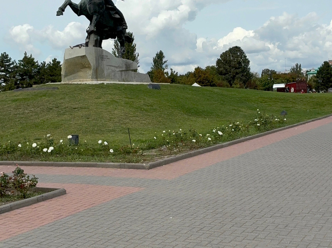 The Suvorov Monument-Tiraspol必去景点