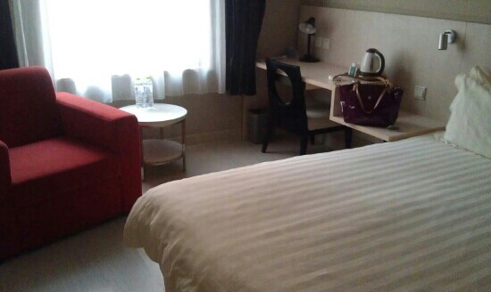 雅悦连锁酒店济南泉城广场店-客卧