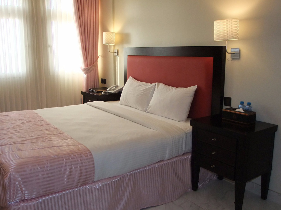 锡卜酒店住宿-Remas Hotel Suites