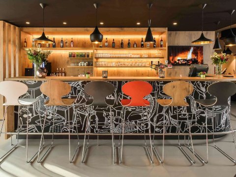 宜必思沙勒罗瓦机场布鲁塞尔南酒店-官方