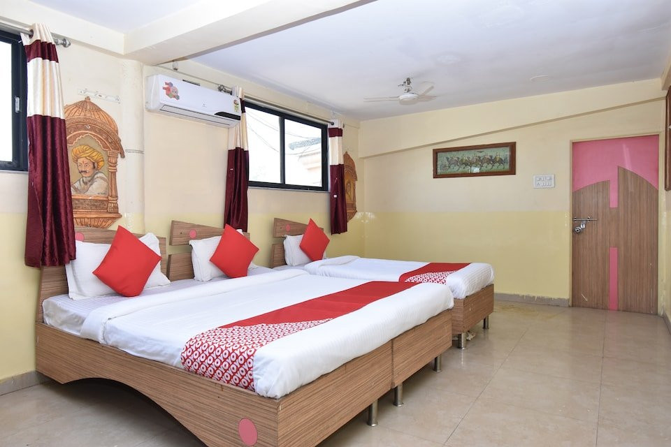OYO 38156 Hotel Jain