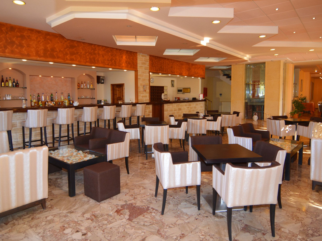 Ipsos酒店住宿-贾森酒店