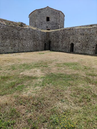 Venetian Triangle Castle-布特林特必去景点