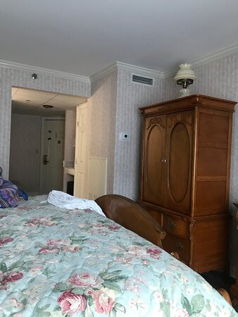 Boardwalk Plaza Hotel主图