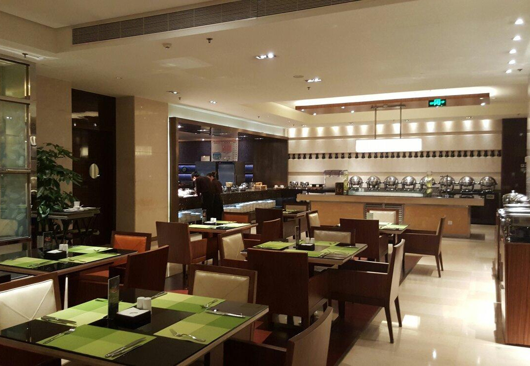 Baoshan District餐馆和美食-MoMo Cafe(绿地万怡店)