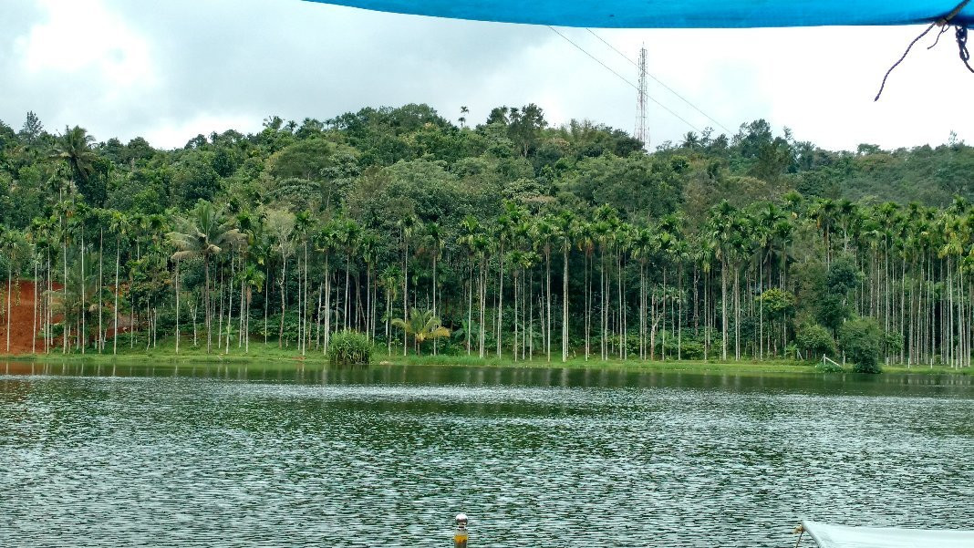 Karalad Lake景点图片