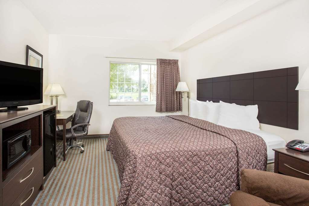 锡达福尔斯温德姆速8酒店主图