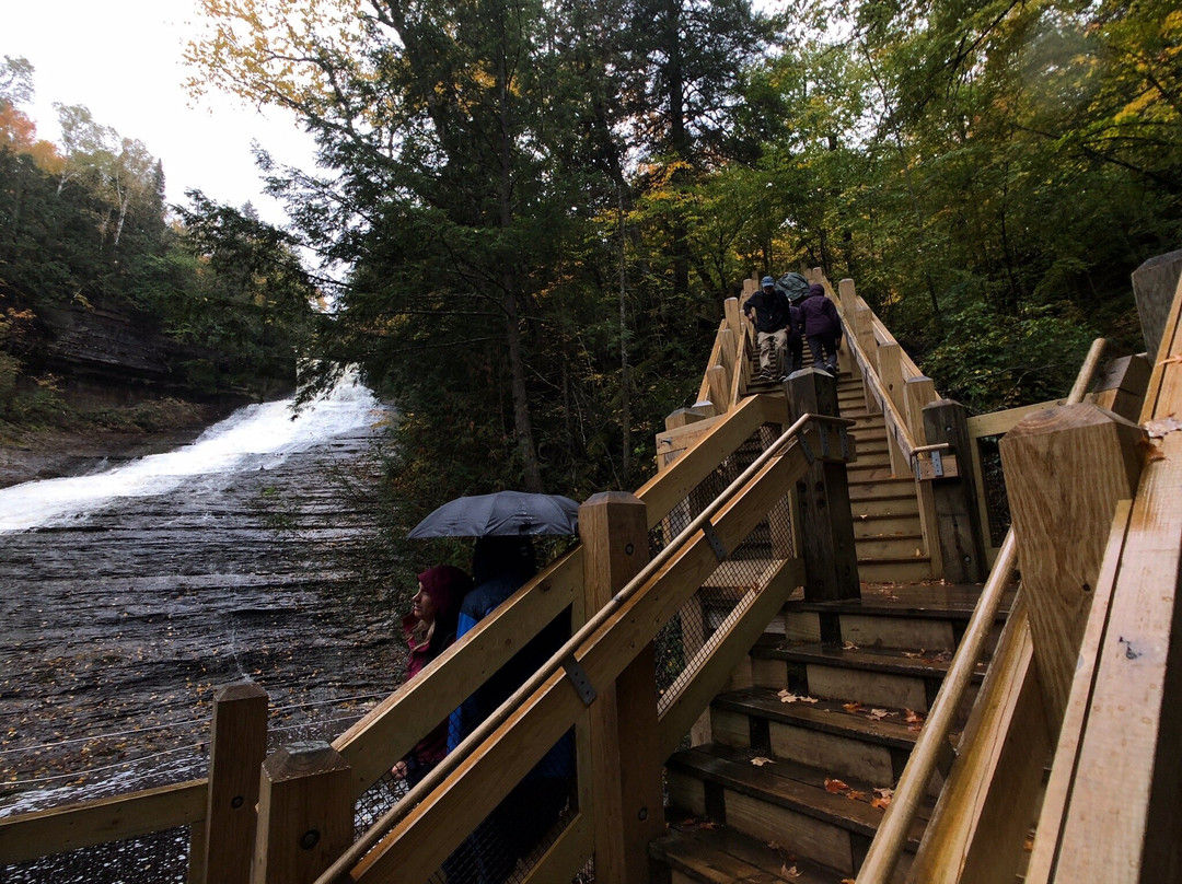 Laughing Whitefish Falls-缪尼辛必去景点