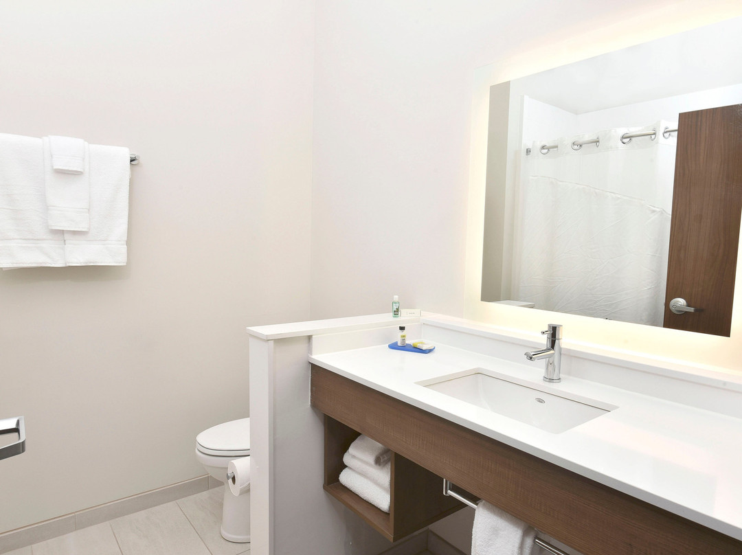 Holiday Inn Express & Suites Madisonville By IHG主图