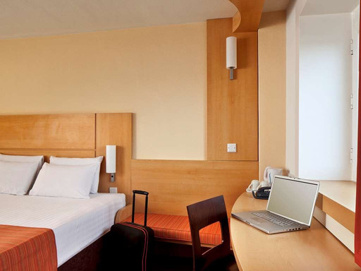 宜必思斯蒂夫尼奇中心酒店主图