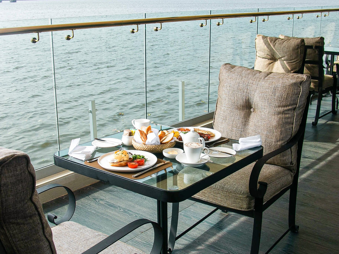 The Yacht Hotel主图