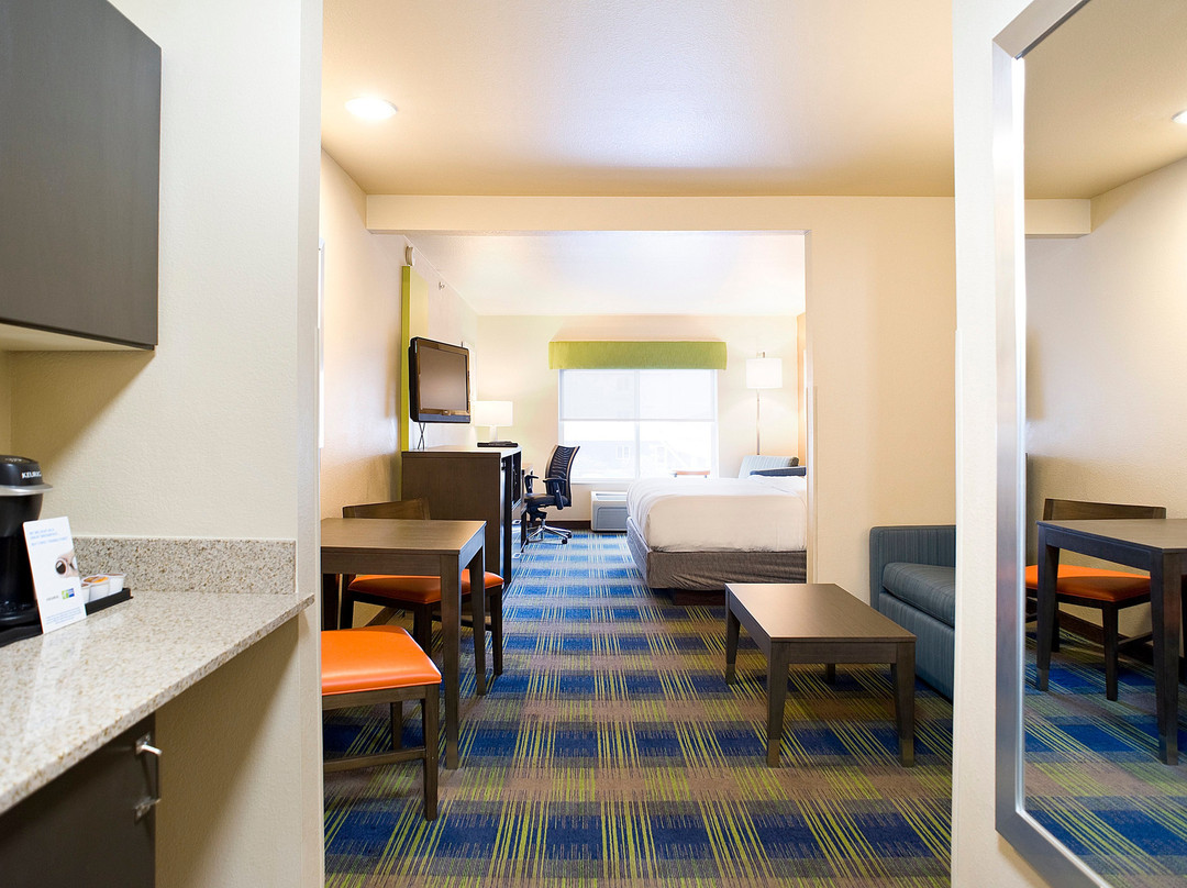 Garner Hotel Brookings by IHG主图