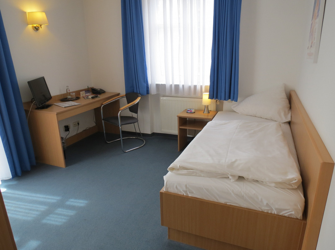 莉莉玛莲电影酒店主图