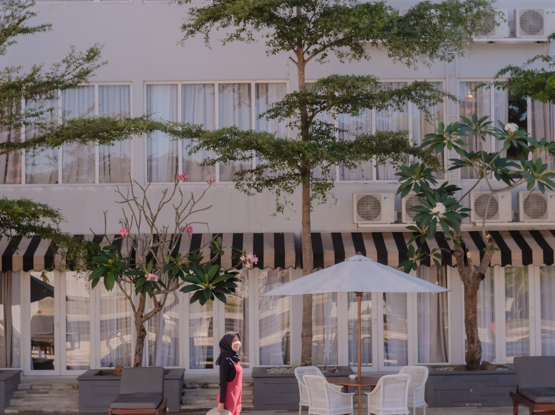 Front One Hotel Pamekasan Madura主图