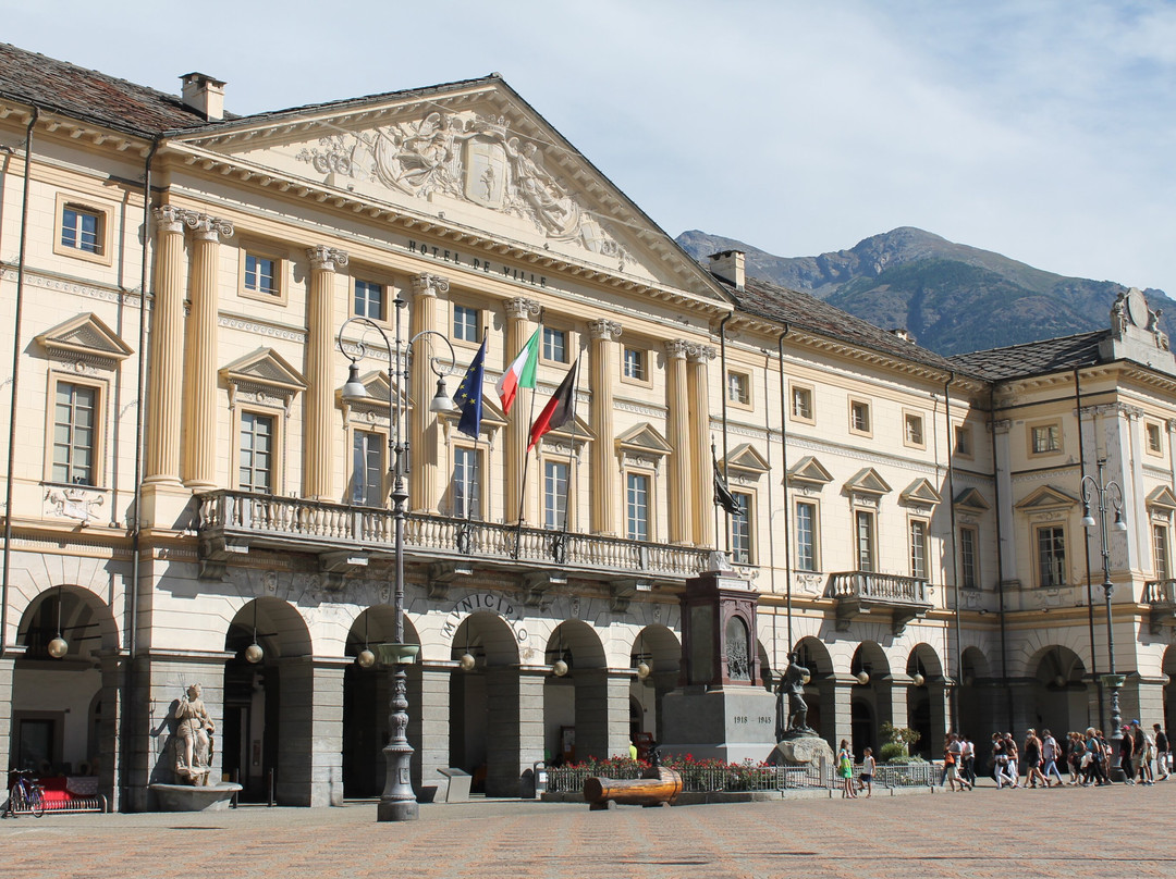 Piazza Emile Chanoux-奥斯塔必去景点