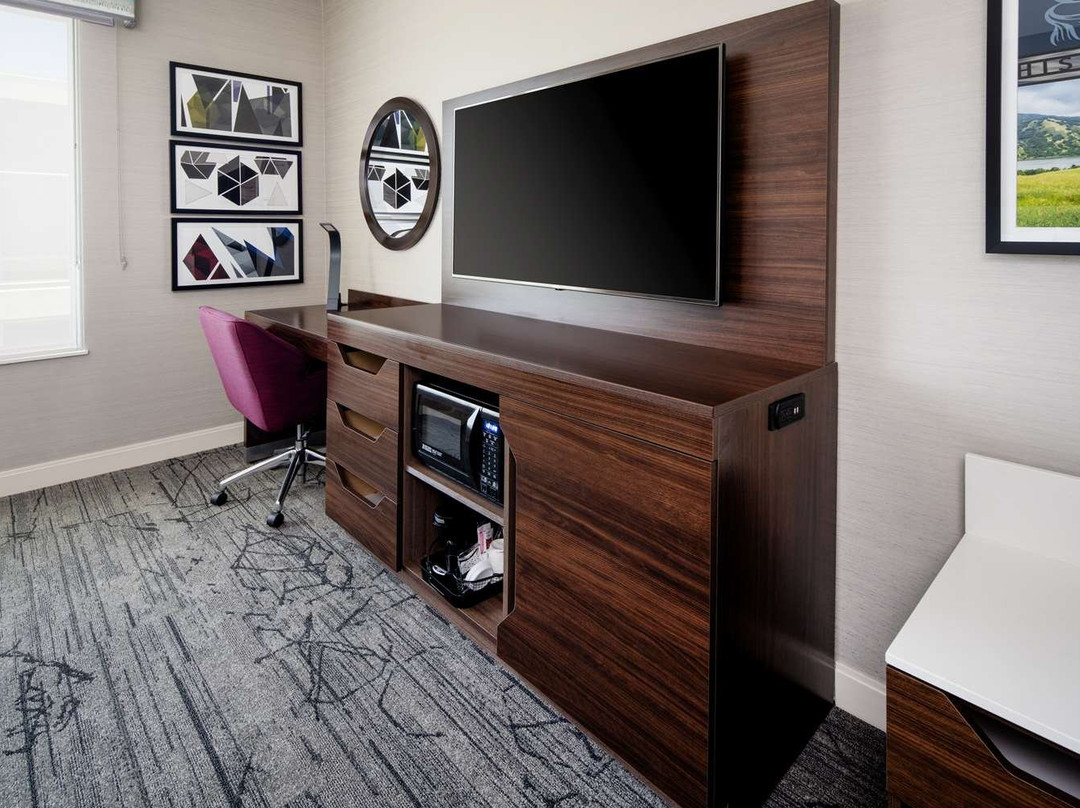 Hampton Inn & Suites - Gilroy, Ca主图