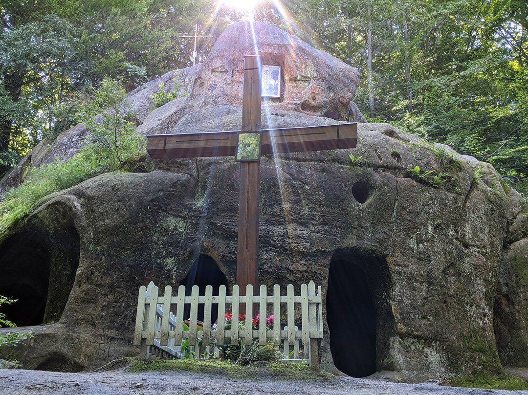Cave Monastery-Rozhirche必去景点