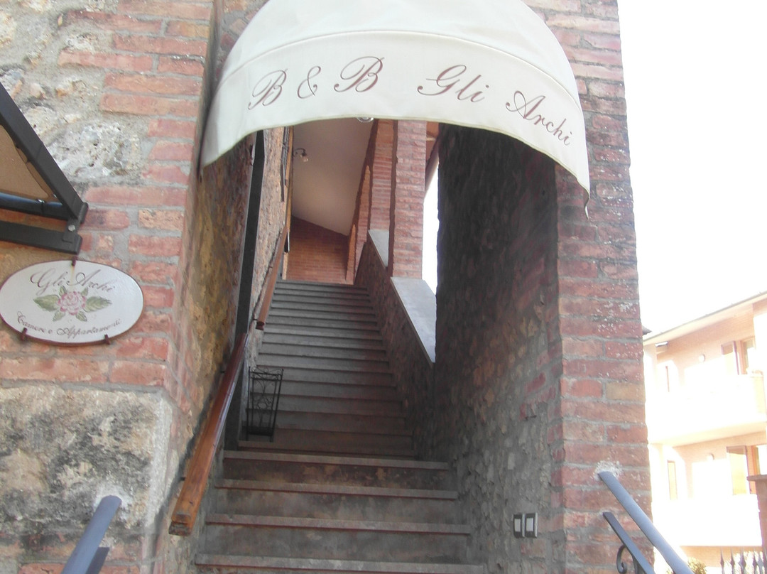 吉利阿奇食宿酒店主图