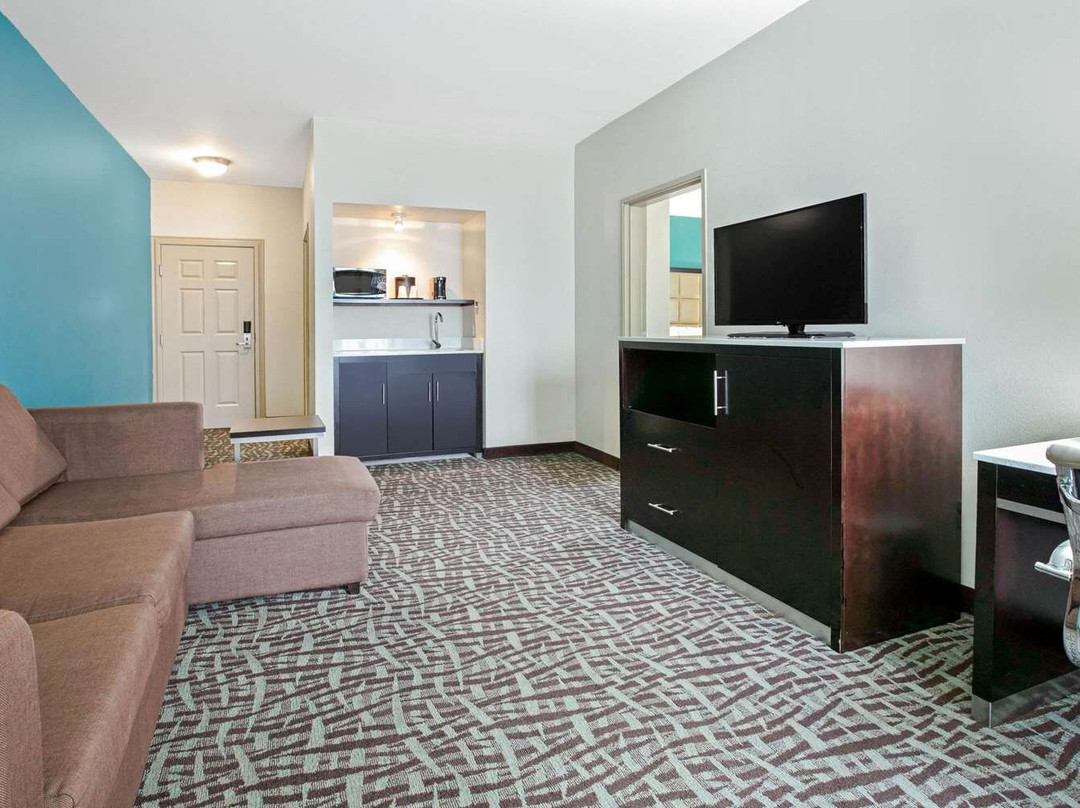 La Quinta Inn & Suites by Wyndham Paris主图