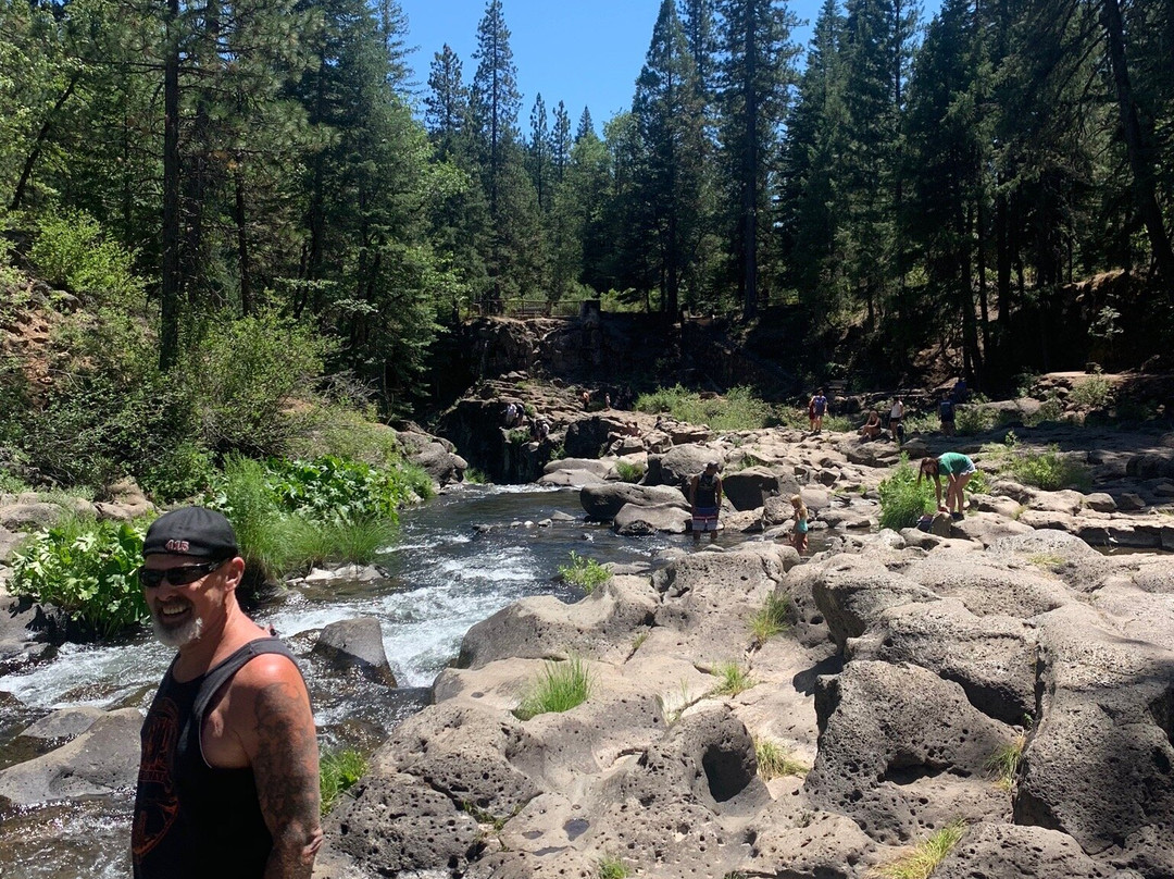 McCloud River’s Three Waterfalls景点图片