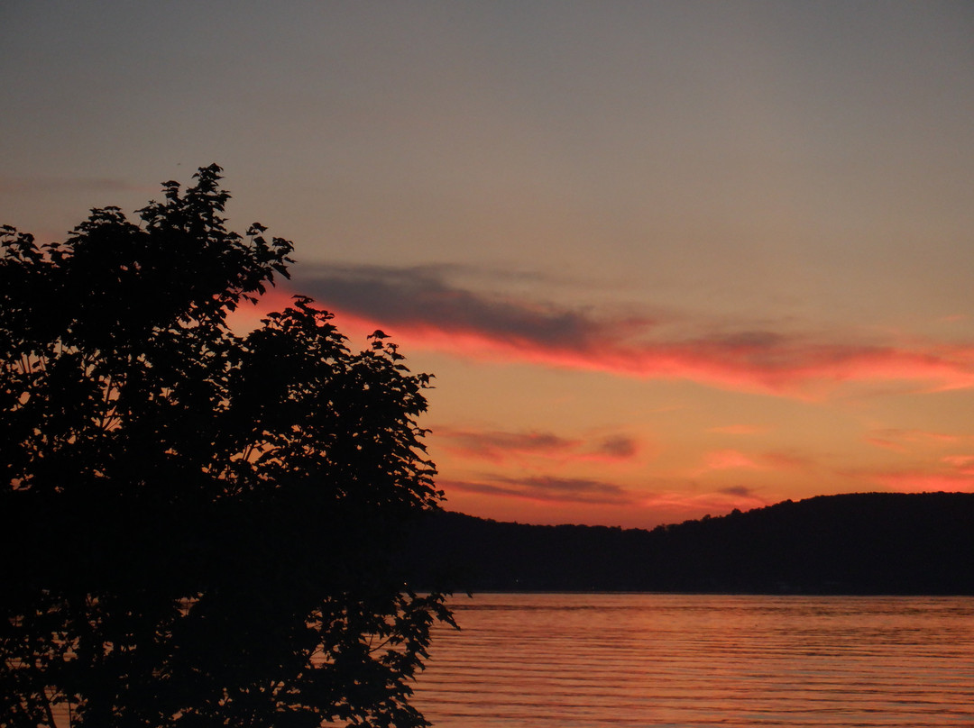 Beach Inn Motel On Munising Bay主图