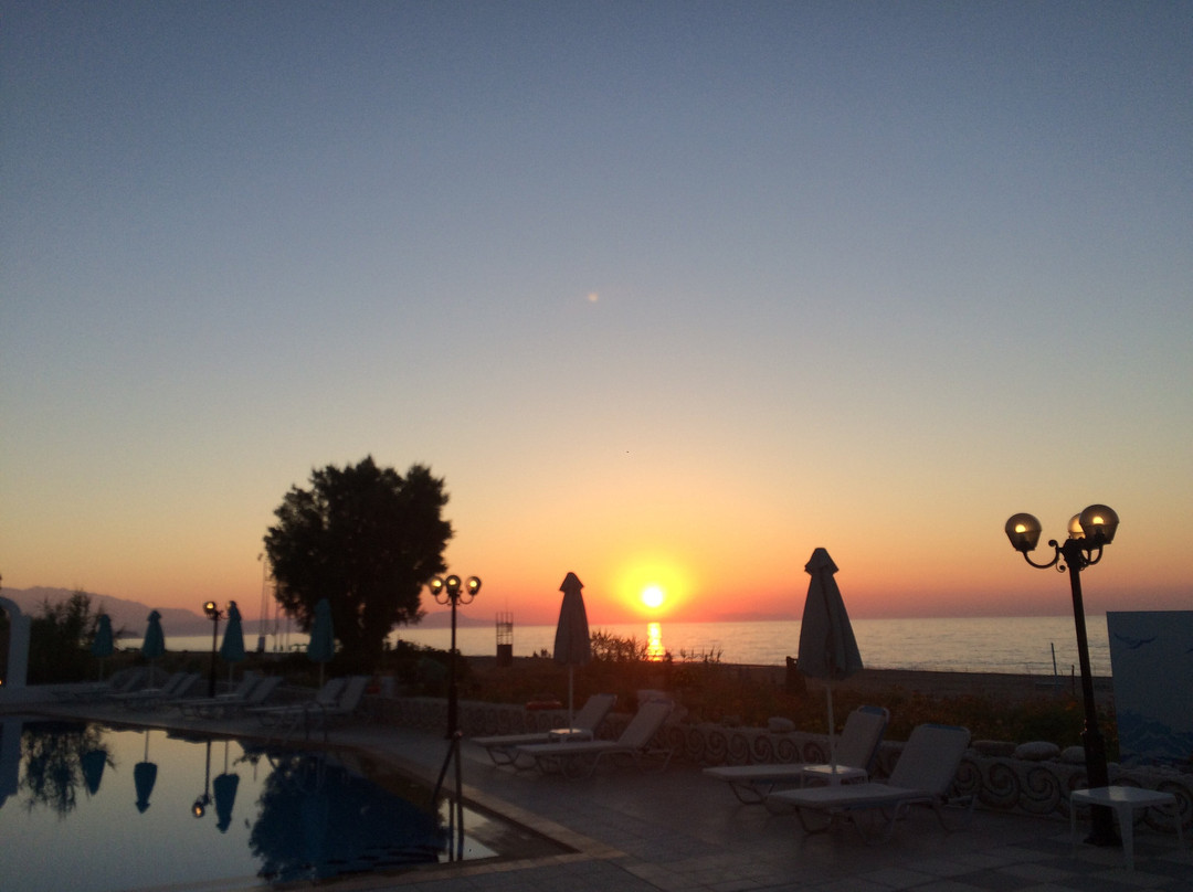 Golden Beach Hotel主图