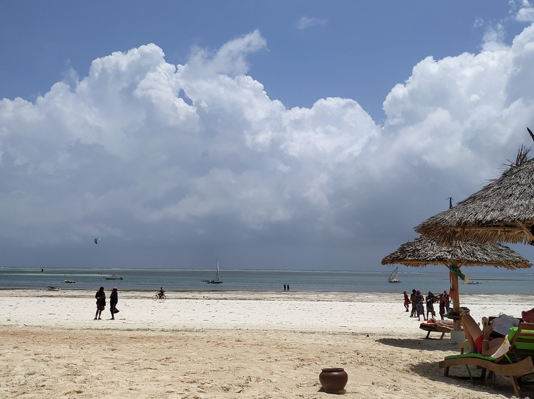 吉汶瓦海滩度假酒店主图