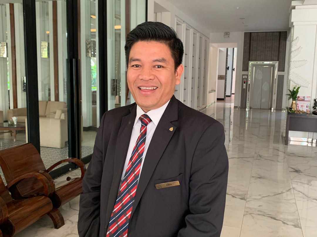 白莲花度假酒店主图