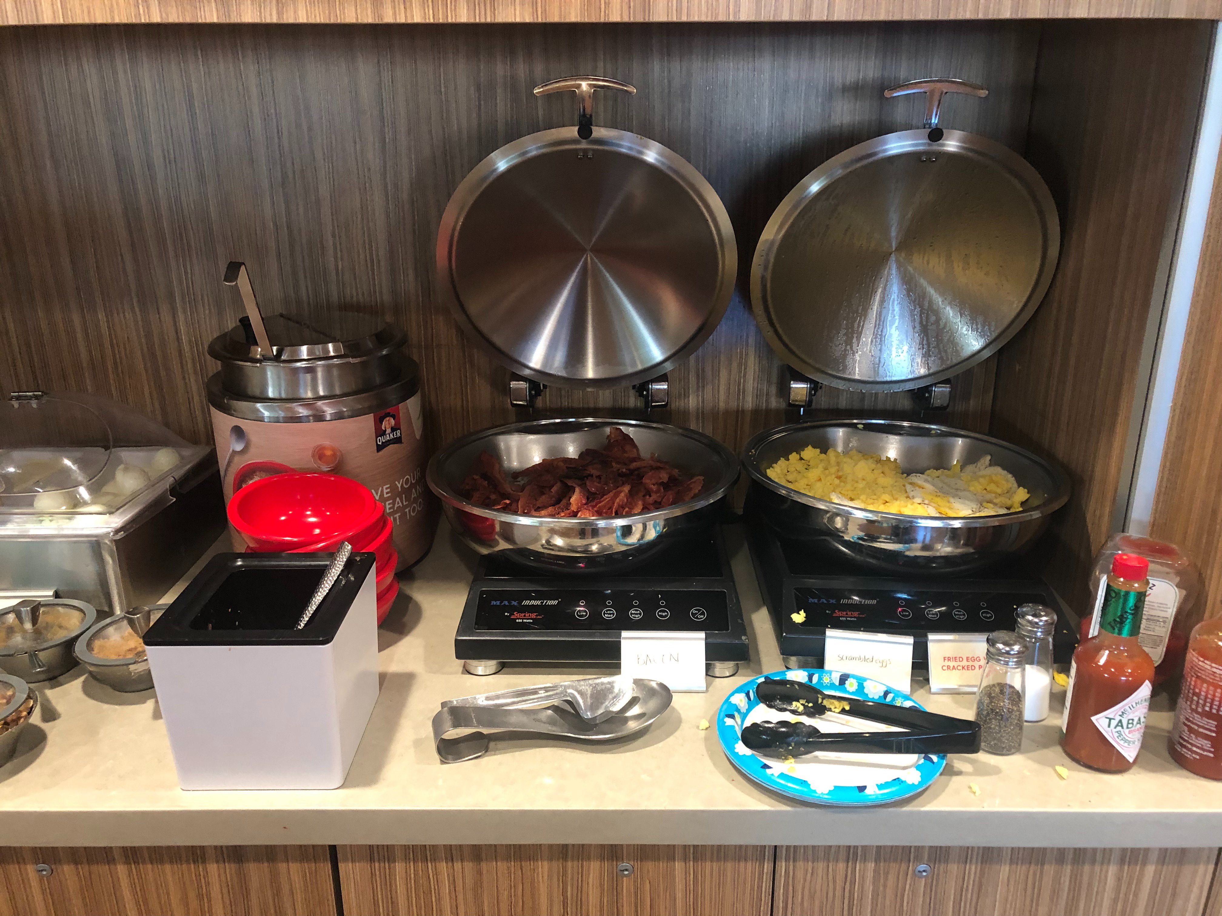 TownePlace Suites Louisville North-餐饮