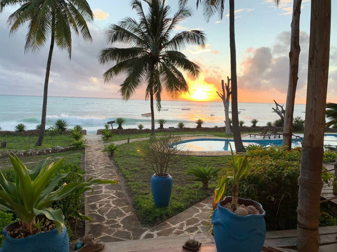 Beach House Michamvi主图